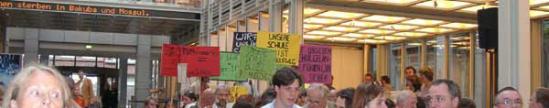 Elternprotest beim Forum des Abendblattes am 8. Juni 2004