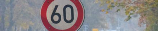 "Tempo 60"-Schild an der Schleswig-Holstein-Straße