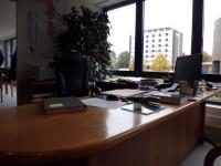 Leerer Bürgermeister-Schreibtisch im Ulzburger Rathaus