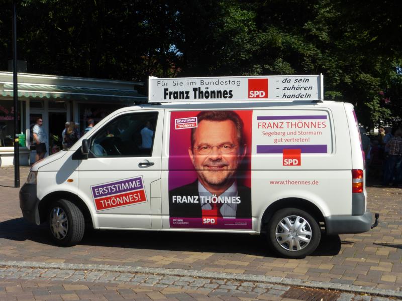 Franz-Thönnes-Mobil, Transporter mit Wahlkampfslogans und Thönnes-Konterfei