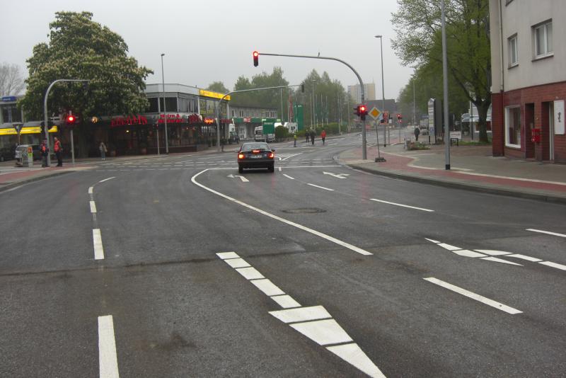 Fahrbahn an der Ecke Ohechaussee/Ulzburger Straße